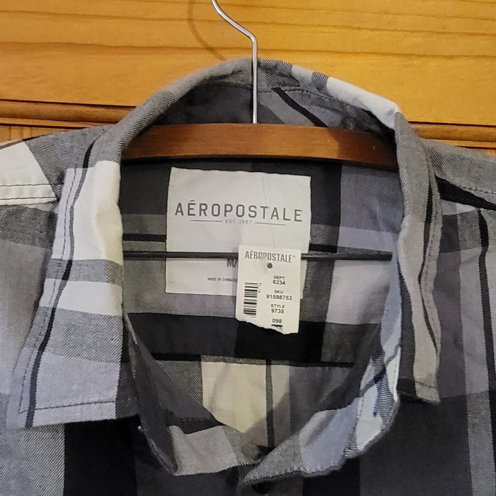 Aeropostale Cotton Shirt Long Sleeves Button down in Medium